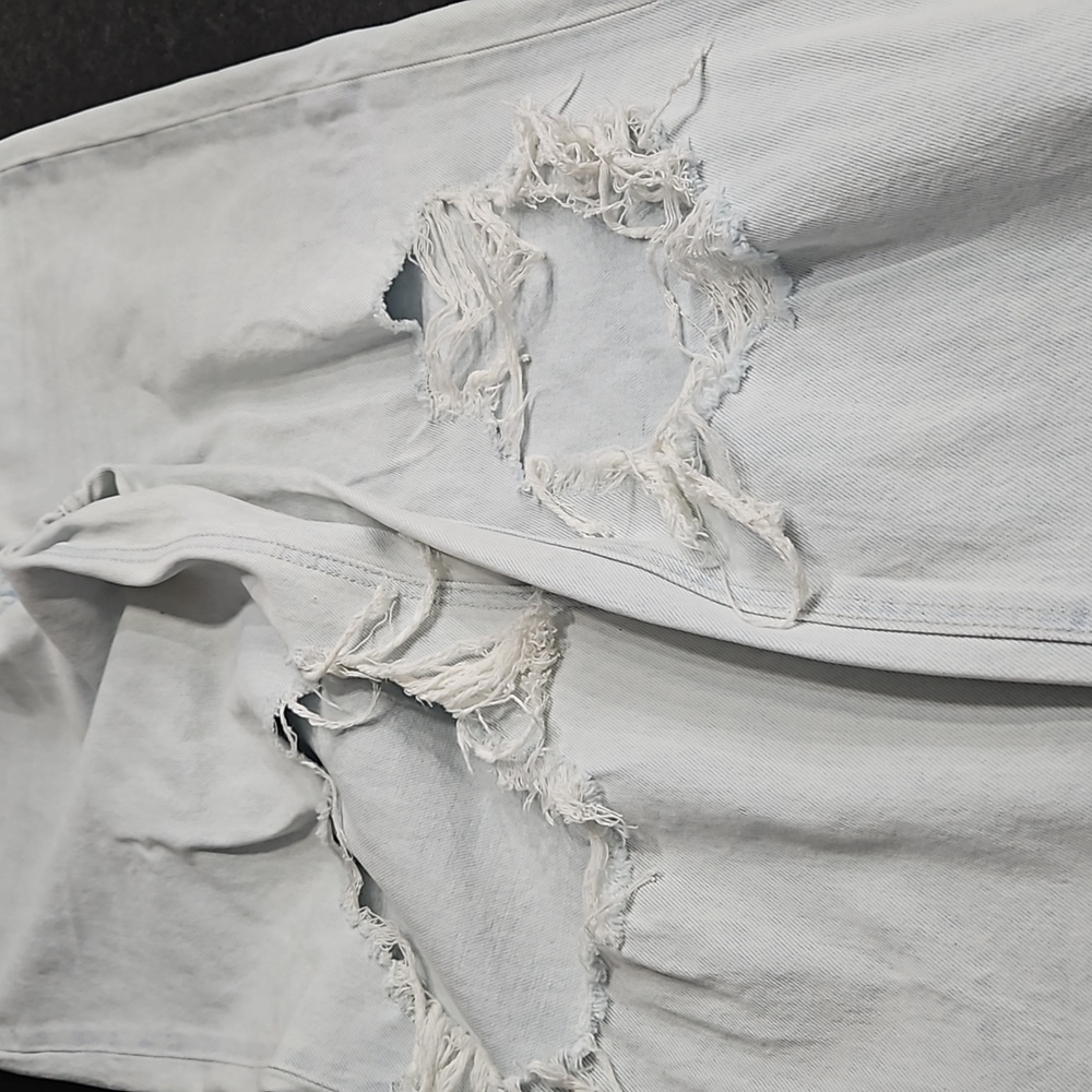 Distressed Light denim - Picture 3 of 5